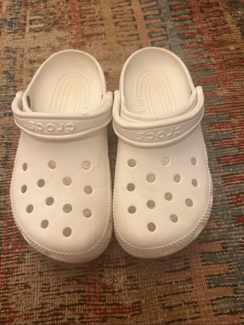 White classic Crocs Women’s size 7/Men’s size 5